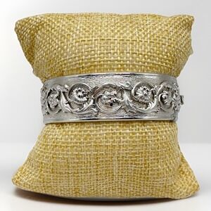 Vintage Whiting & Davis Repousse Bracelet Silver Tone Floral Hinged Bangle Sz 7